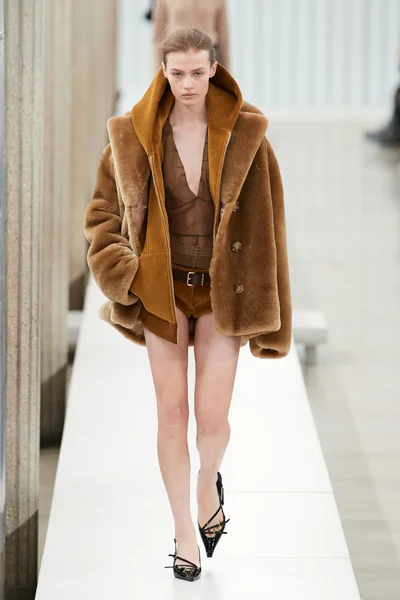 Look 8